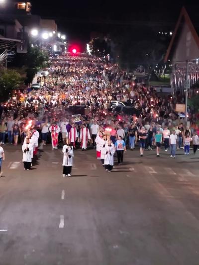 Procissão reúne milhares de fiéis em Laranjeiras do Sul e emociona comunidade na Sexta-feira Santa
